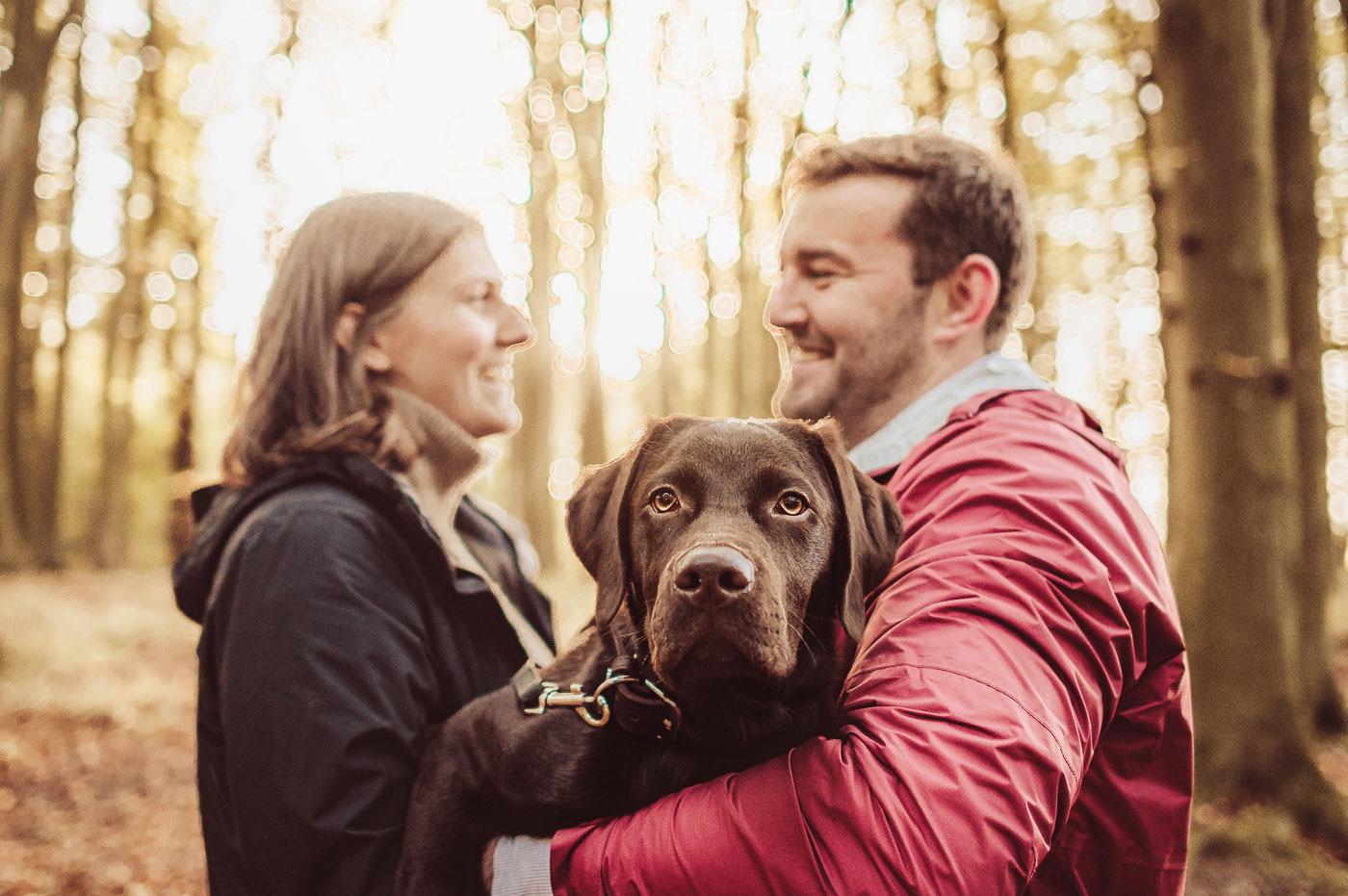 Emotionale und echte Hundefotografie für Paare
