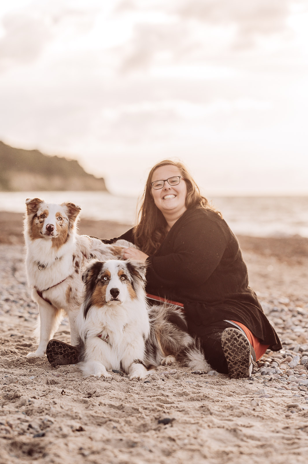 Hundefotograf-Rostock-MV-Australian-Shepherds-Familienshooting-deine-Hundefotografin-24 Fotoshooting mit Welpen - Erinnerungen für die Ewigkeit | professioneller Hundefotograf