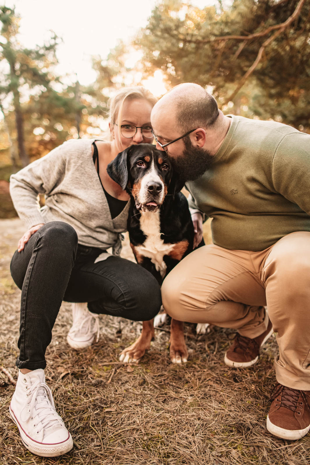Fotoshooting-Paar-mit-Hund-Rostock-Ostsee-Hundefotograf-Tierfotograf-großer-schweizer-sennenhund-13 Fotoshooting mit Paar und Hund - Großer Schweizer Sennenhund | Hundefotograf Rostock | Tierfotograf