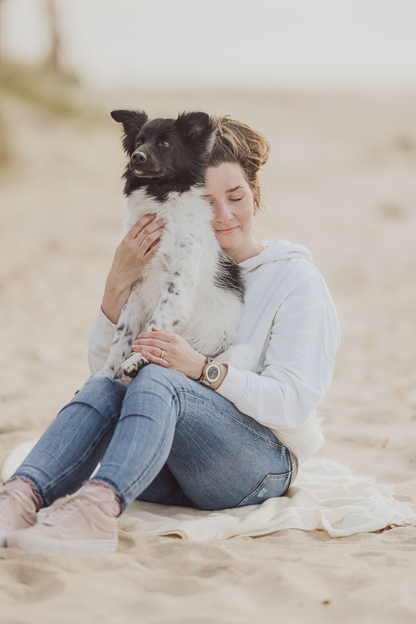 Hund und Mensch - Team am Strand in Graal-Müritz