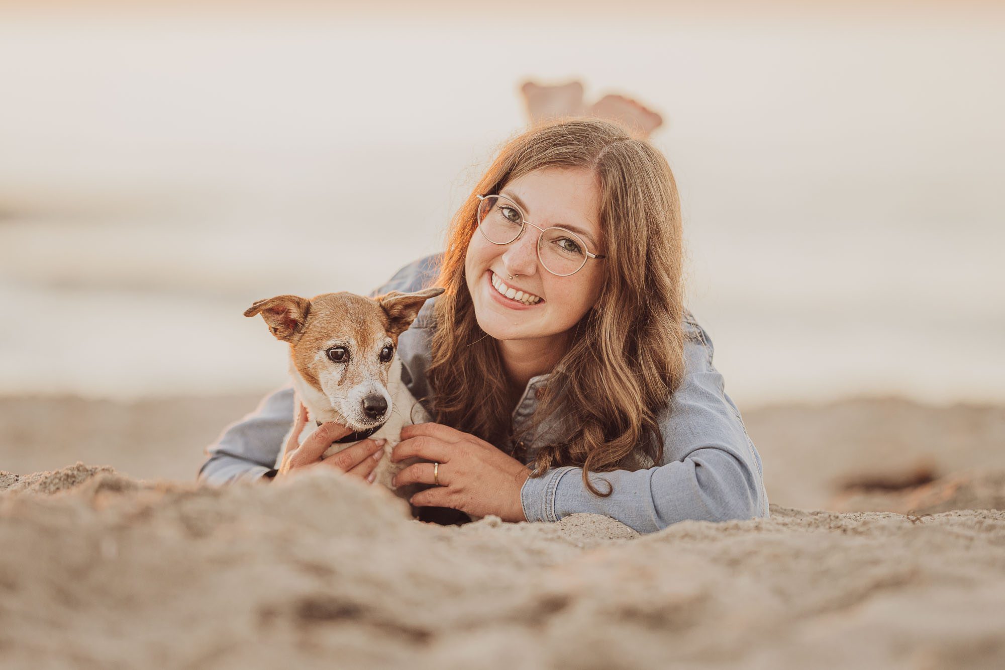 Beispielfotos Hundesenior - Regenbogenshooting mit Frauchen von Hundefotograf in Rostock