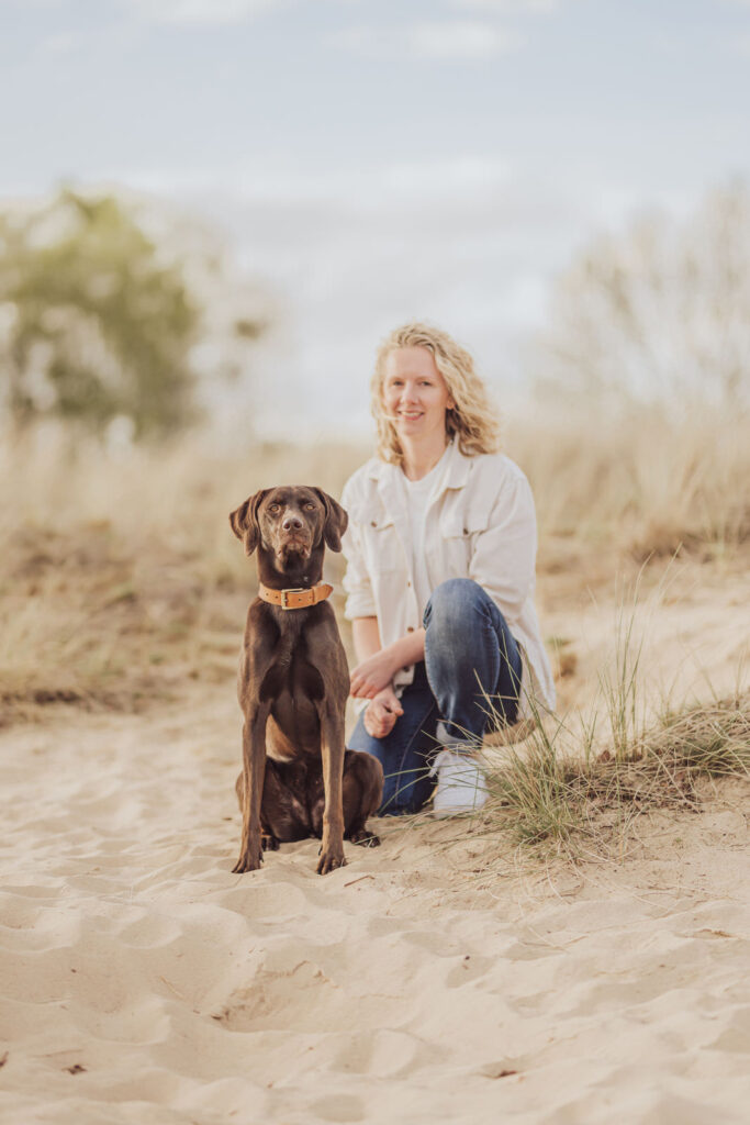 Spaßiges Fotoshooting mit Hund bei Hamburg