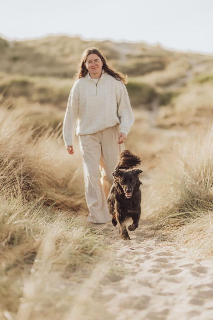 Fotoshooting mit Hund in Holland 4 Mensch-Hund-Moment in den Dünen von Scheveningen – Fotoshooting Holland