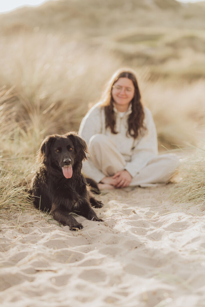 Fotoshooting mit Hund in Holland 7 Mensch-Hund-Moment in den Dünen von Scheveningen – Fotoshooting Holland