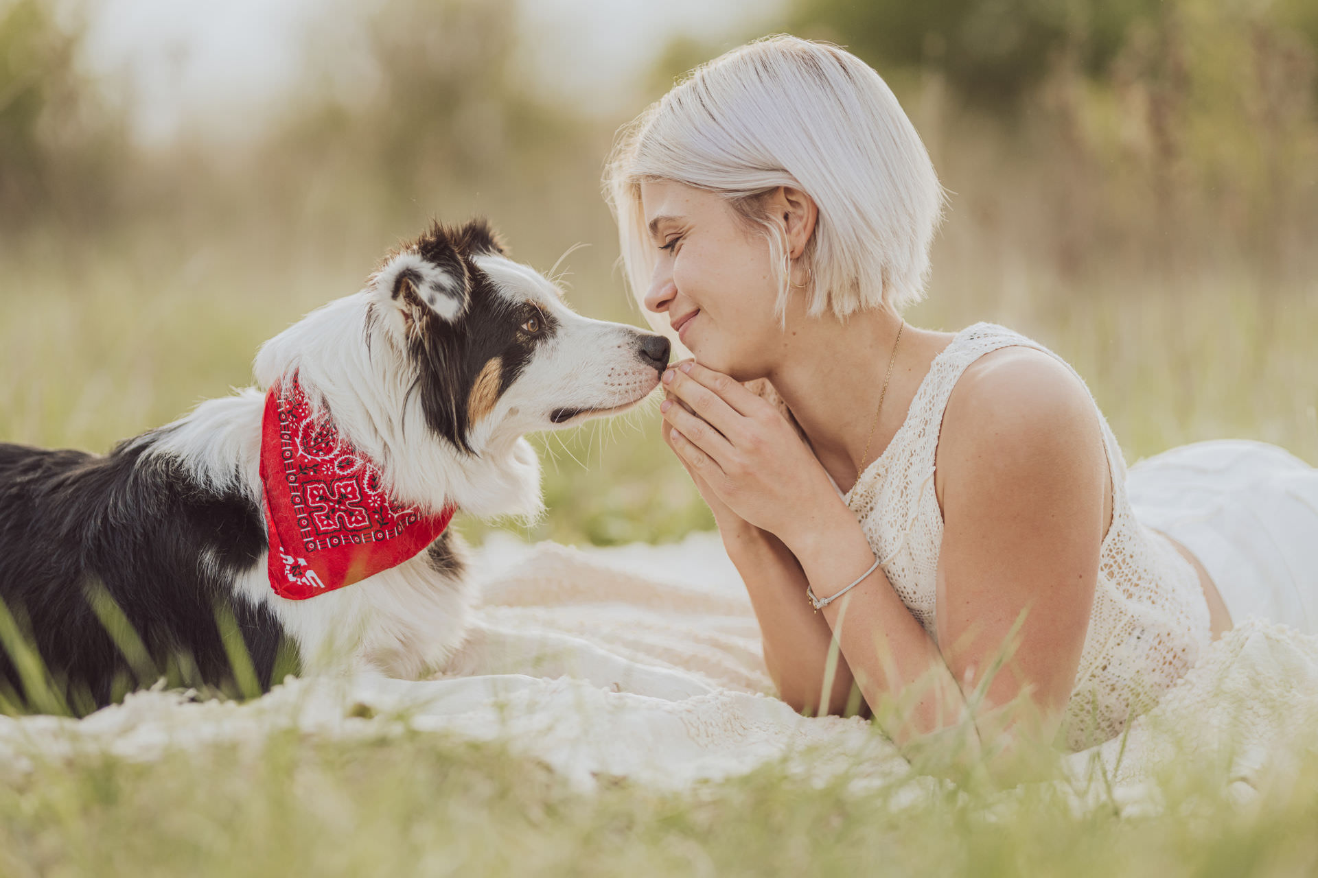 Fotoshooting-Hund-Frankfurt-Hundefotograf-Tierfotograf-10 Santana mit Aussie beim Fotoshooting – Nähe, Vertrauen, Hundeliebe