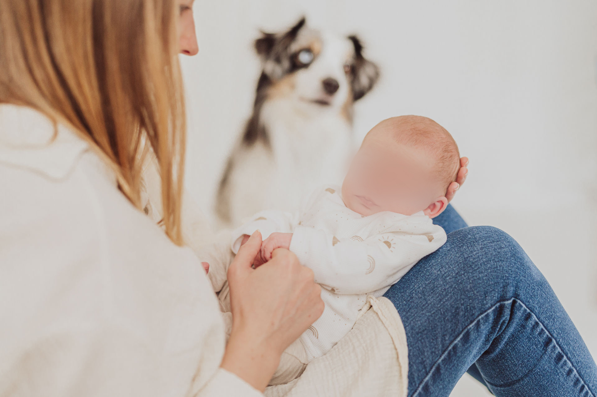 Neugeborenen-Fotoshooting-mit-Hund-Newborn-Shooting-Rostock-12 Neugeborenen Fotos mit Hund Rostock