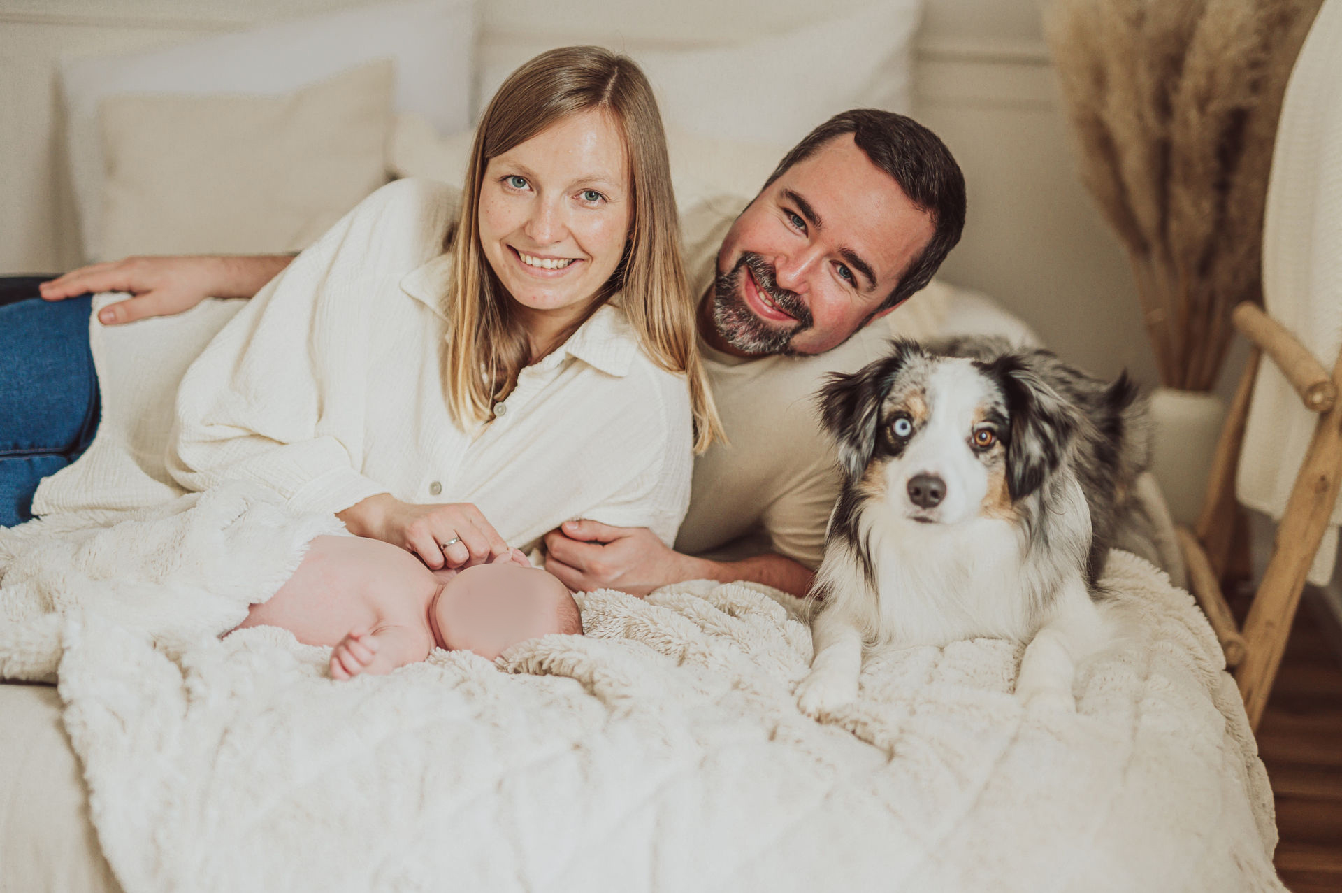 Neugeborenen Fotos mit Hund