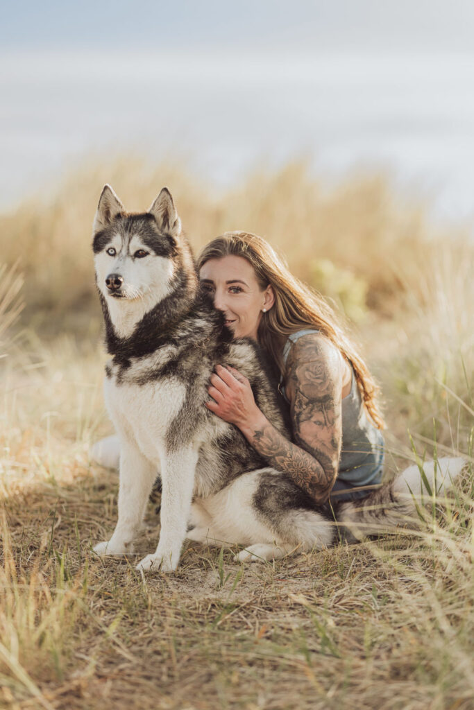 Hundefotograf Kiel – Fotoshooting mit Huskies in Laboe Natürliches Fotoshooting mit Hund in Laboe bei Kiel