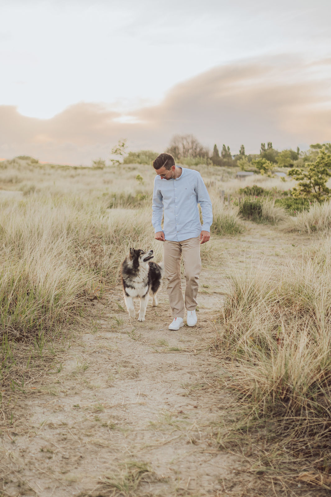 Fotoshooting-mit-Hund-Kiel-Hundefotografie-Laboe-Tierfotograf-8 Outdoor Hundeshooting Kiel – Leinenpflicht, aber volle Freiheit