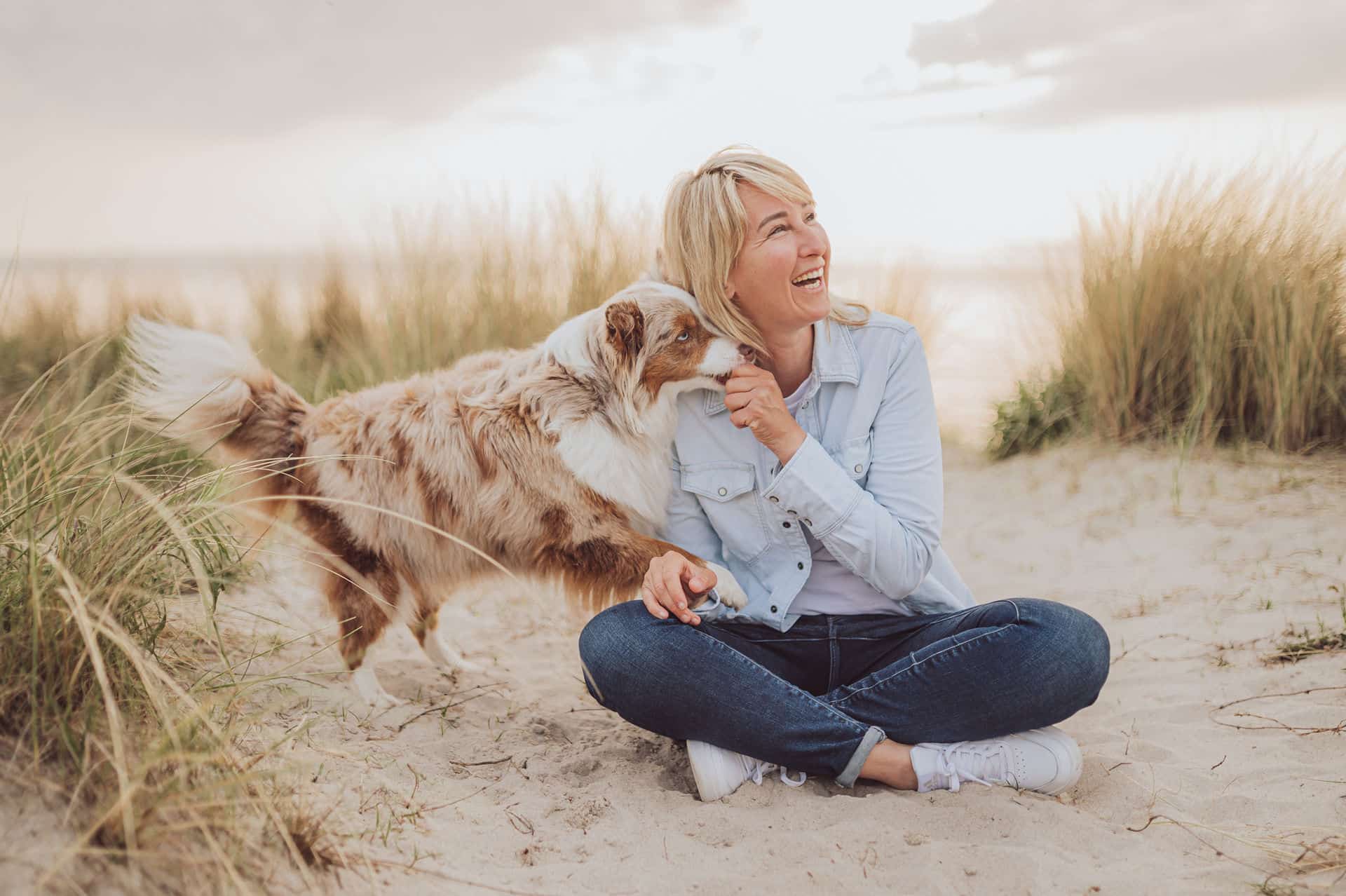 Fotoshooting mit hund verschenken paarshooting Ostsee Hundefotograf 16