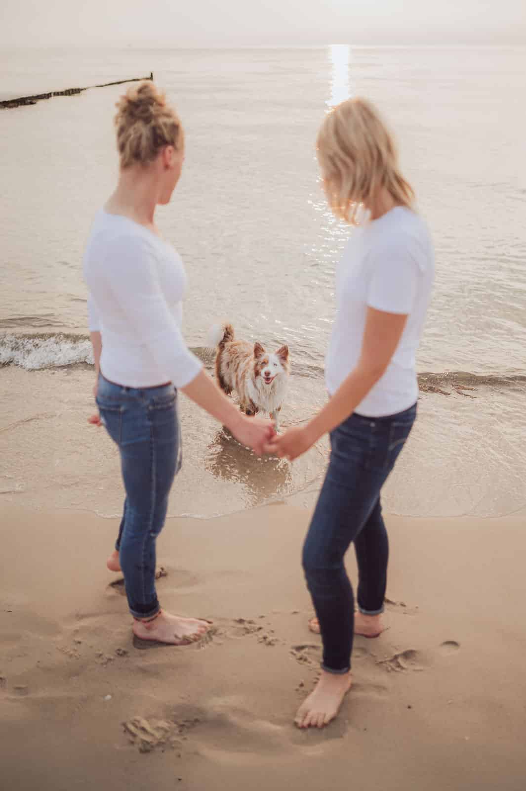 Strandshooting mit Hund an der Ostsee – emotionale Bilder bei Sonnenuntergang