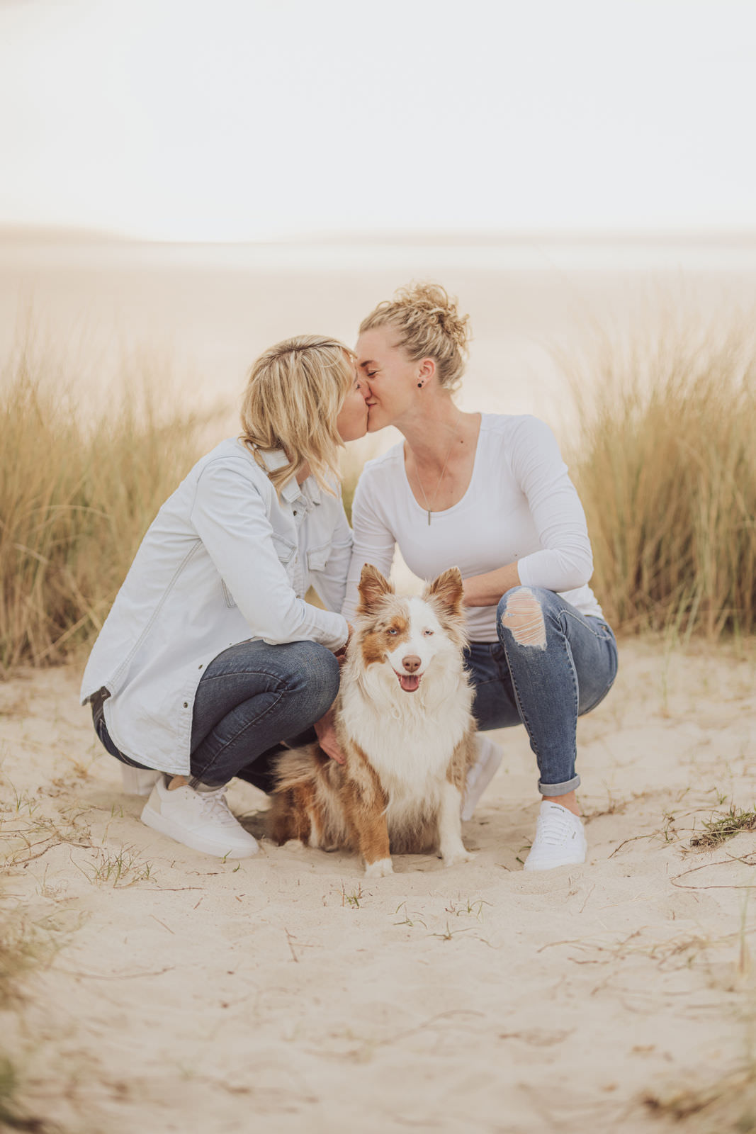 Paarshooting mit Hund – Geschenk für die Partnerin mit Mini Australian Shepherd
