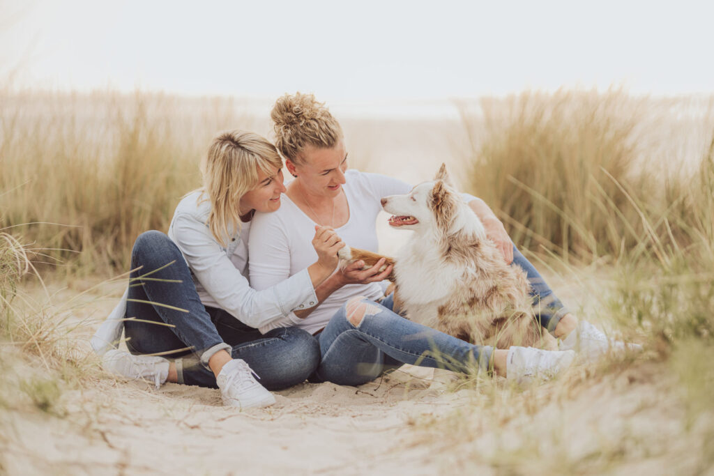 Hundefotografie mit Herz – Doreen, Kathi & Maya am Strand von MV