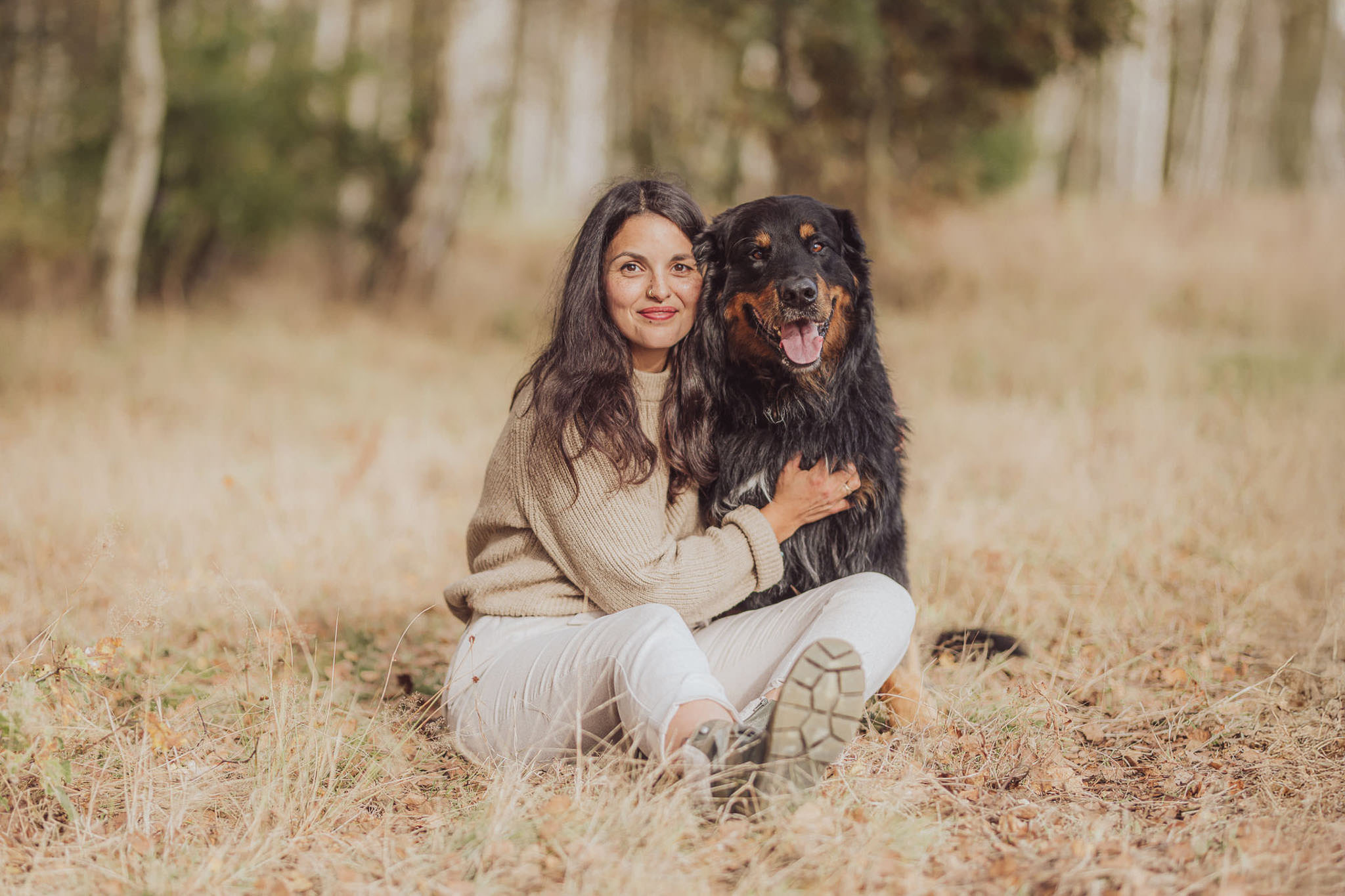 5 Gründe, warum der Herbst perfekt für dein Fotoshooting mit Hund ist Kuscheliges Hundeshooting draußen – Decke, Nähe & Natur