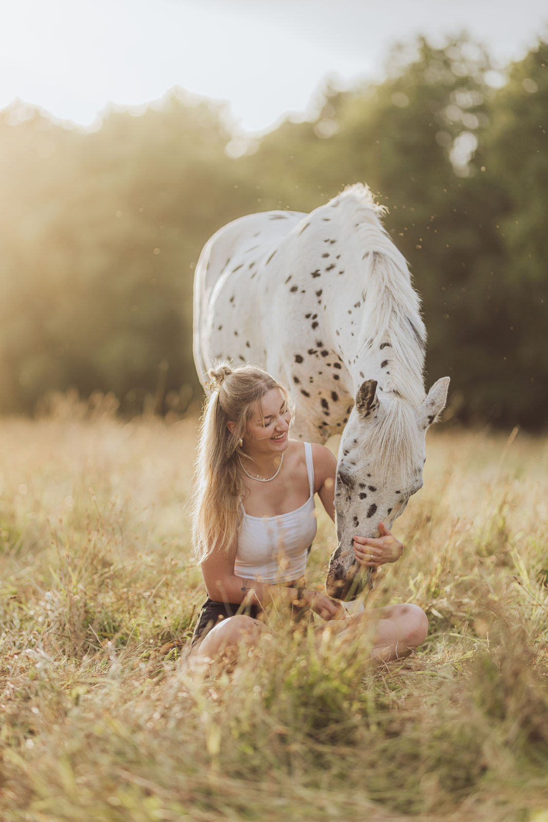 Pferdefotoshooting mit Hund – Celina, Banu & Onkel Pferd, Hund und Halterin – authentische Tierfotografie auf dem Hof