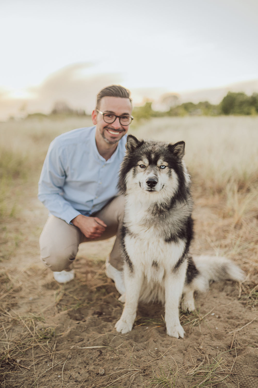 Hund und Herrchen beim Fotoshooting an der Lübecker Bucht in Timmendorf Ostsee urlaub mit hund ausflug fotoshooting rostock graal husky ruegen heiliendamm 9